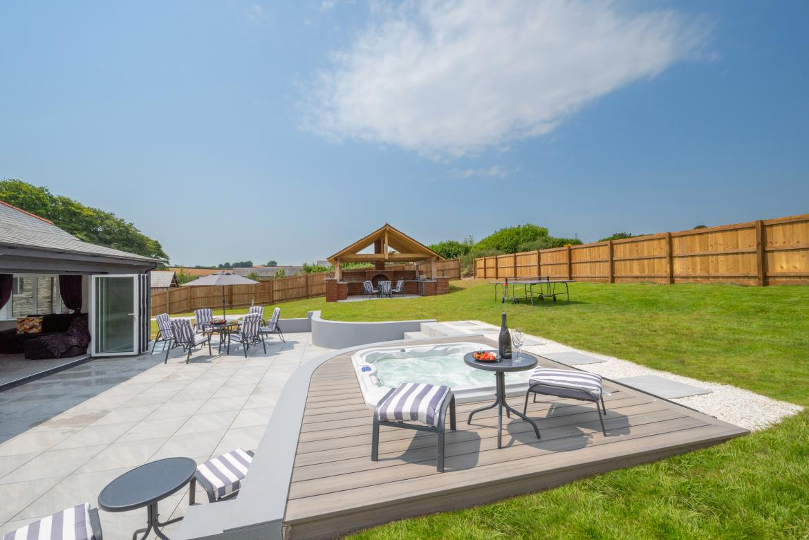 Hot tub terrace and garden at Bowjy near Looe